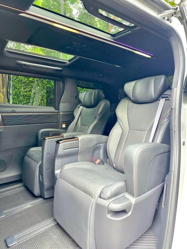 Toyota Alphard Z hybrid HEV E-Four สีขาว ปี 2025 ไมล์ 10,000 กม. 10