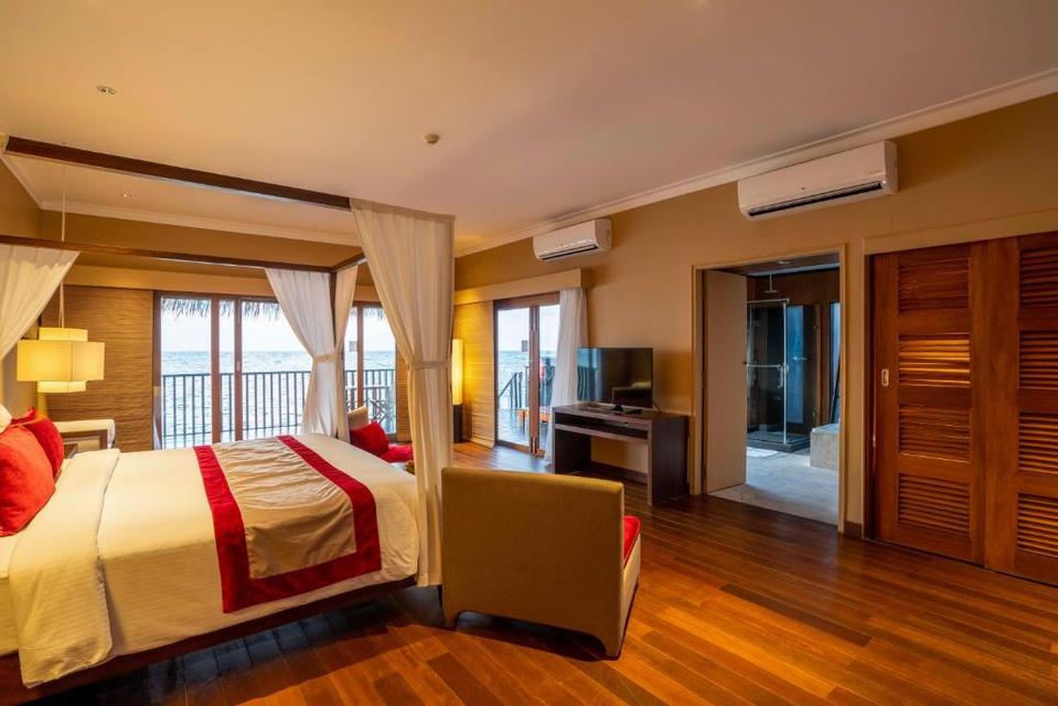 ADAARAN HUDHURAN FUSHI MALDIVES พักกลางน้ำ 3 วัน 2คืน เริ่มต้น 25,900 บาทต่อท่าน 6