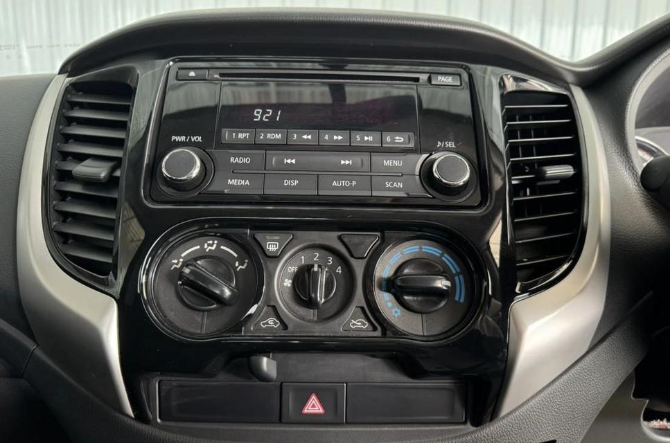 Mitsubishi Triton 2.5GLX Mega ดีเซล เกียร์ธรรมดา ปี2023 14