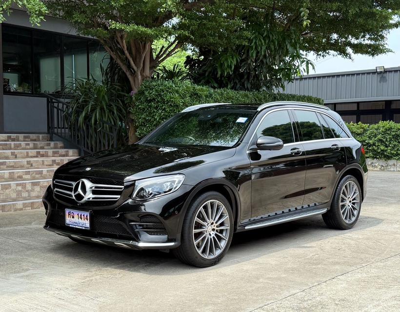 2017 BENZ GLC 250D AMG รถออกศูนย์ BENZ THAILAND รถวิ่งน้อย เข้าศูนย์ทุกระยะ ไม่เคยมีอุบัติเหตุครับ