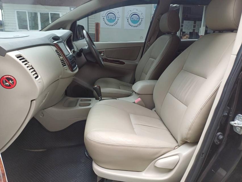 ปี 2014 TOYOTA INNOVA BLACK BROWN V AUTO TOP 16