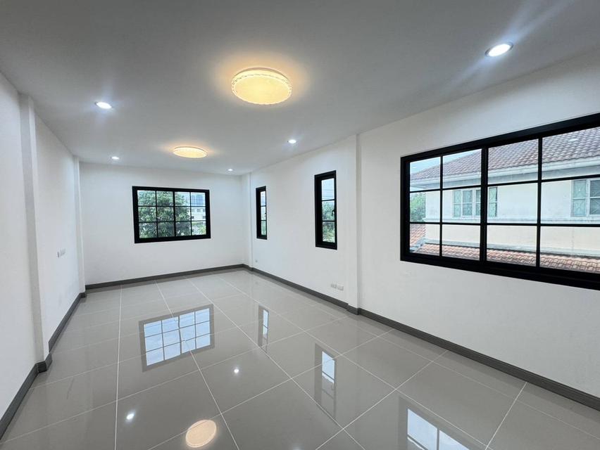 หมู่บ้านมัณฑนา2 ศรีนครินทร์ ซอยศรีด่าน22 17