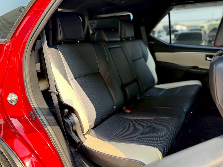 TOYOTA FORTUNER 2.8 Legender 4WD ปี2022รถบ้านแท้ Topสุด พร้อมใช้งาน รูปที่ 12