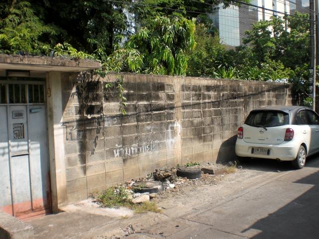 ขายลดราคา ที่ดิน พร้อมบ้านไม้ ถนนสาทรใต้ (ซ.เจริญราษฏร์1 แยก 3 ) โฉนด 190 ตรว. 6