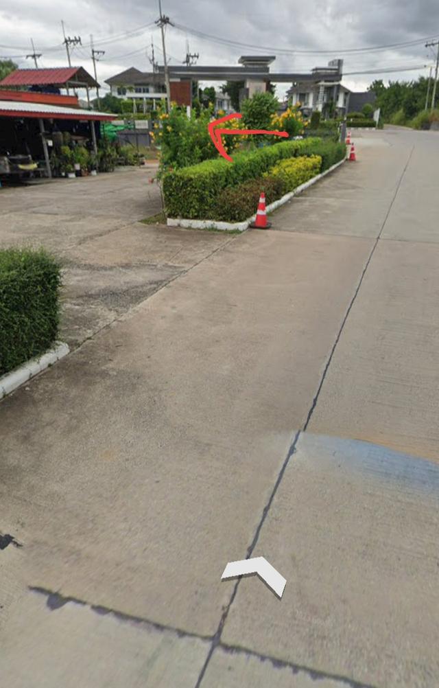 ขายที่ดินปลวกแดงพร้อมห้องเช่า 29 ห้องมีคนเช่าเต็มทุกห้องค่าห้องเดือนละ 3,000 บาทต่อห้องและมีบ้านอีก 3 หลัง 4