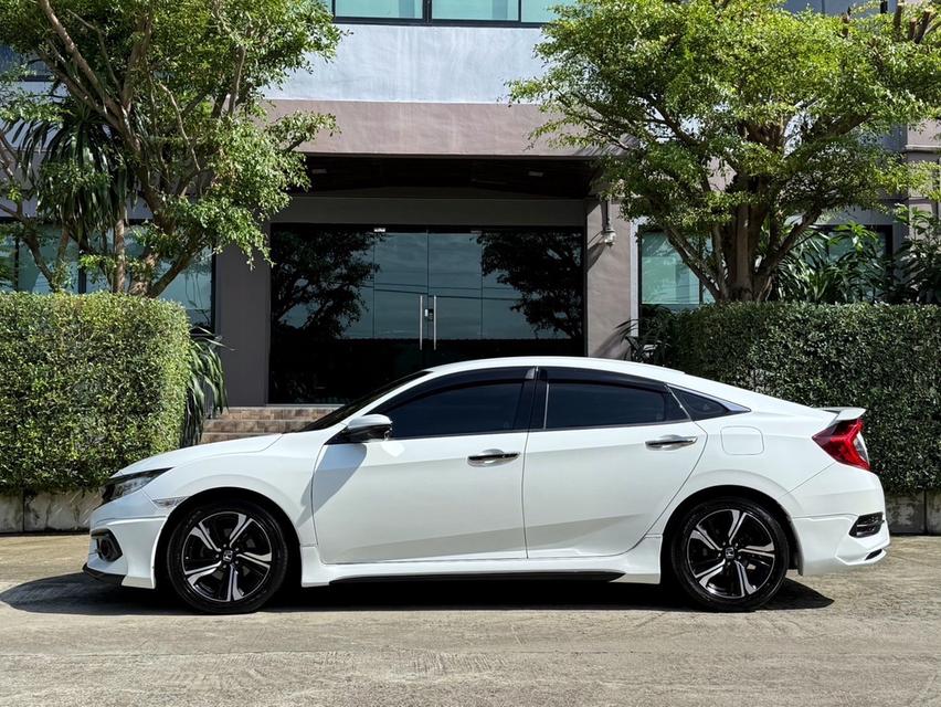 2018 HONDA CIVIC FC 1.5 TURBO RS รถมือเดียวออกป้ายแดง รถวิ่งน้อย เข้าศูนย์ทุกระยะ ไม่เคยมีอุบัติเหตุครับ 5