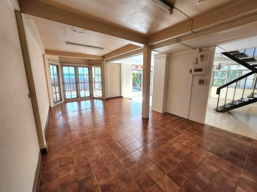 House for rent no furnished no decorate no furnitures at Bang Chak BTS Sukhumvit 93 2