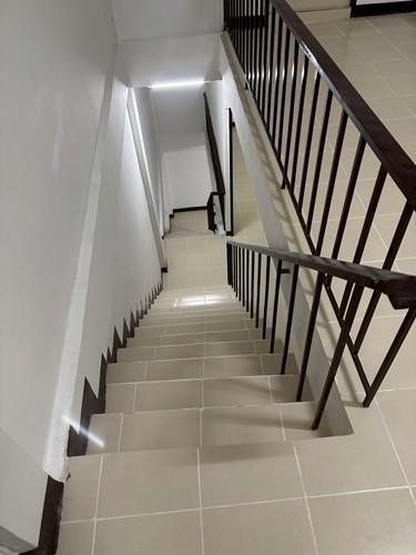 U1392 ให้เช่าอาคารพาณิชย์ 3 ชั้น ถนนเสรีไทย บ้านเปล่า ทำเลดีเดินทางสะดวกเข้าออกได้หลายทาง 5