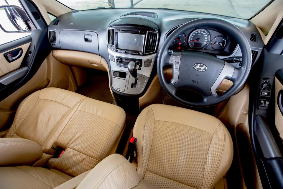 Hyundai H-1 ELITE 2.5 ดีเซล ปี 2016 สีดำ มือเดียวป้ายแดง  15