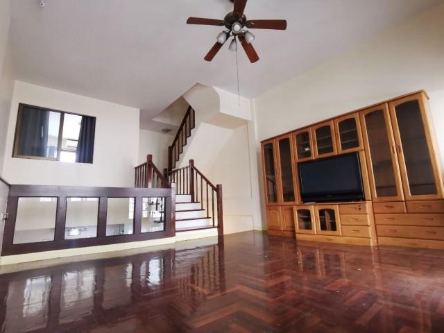 ให้เช่าทาวน์โฮม 3 ชั้น โครงการบ้านกลางเมือง รัชดา-ลาดพร้าว มี3ห้องนอน4ห้องน้ำ ราคาเช่าเดือนละ 30,000 บาท/เดือน (จดทะเบีย 1