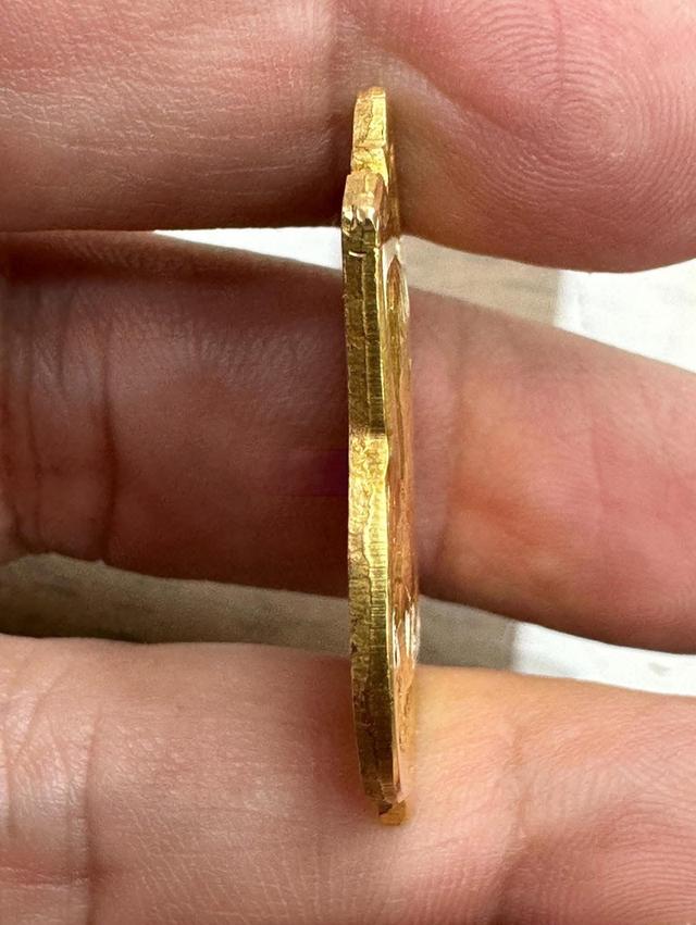 เหรียญที่ระลึกในหลวงรัชกาลที่ 9 รุ่นอนุสรณ์มหาราช (เสมา 3 รอบ) ปี พ.ศ. 2506 7