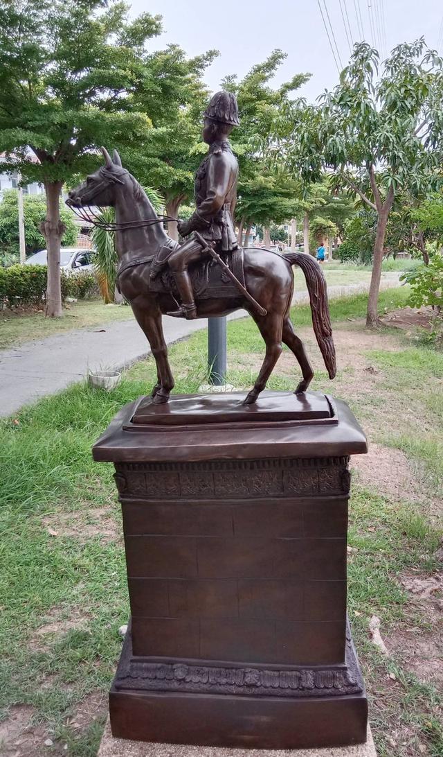 717.พระบรมรูปหล่อในหลวงรัชกาลที่ 5 พระบาทสมเด็จพระปรมินทรมหาจุฬาลงกรณ์ พระจุลจอมเกล้าเจ้าอยู่หัวทรงม้า (พระบรมรูปทรงม้า) สองถอด รูปที่ 7
