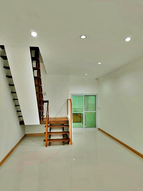 🏡 ขายทาวน์โฮมมินิมอล ใกล้รถไฟฟ้าสายสีชมพู เพียง 800 ม. ราคาดี ไม่มีค่าส่วนกลาง! 13