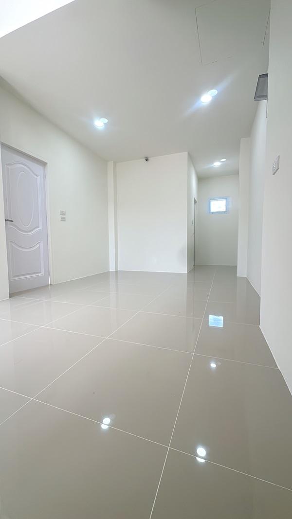 บ้านใหม่โมเดิร์น 2 ชั้น ลำพูน 1.29 ล้าน! 50ตรว. ฟรีโอน! ใกล้เมือง-รพ. 5 นาที โทร 093-584-6654 5