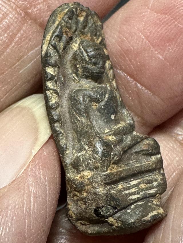 พระรอดลำพูน พิมพ์ใหญ่ เนื้อเขียวหินครก รูปที่ 5