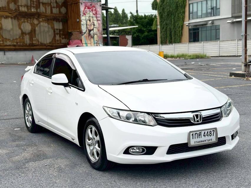 Honda Civic FB 1.8 S เกียร์ Auto สีขาว ปี 2013