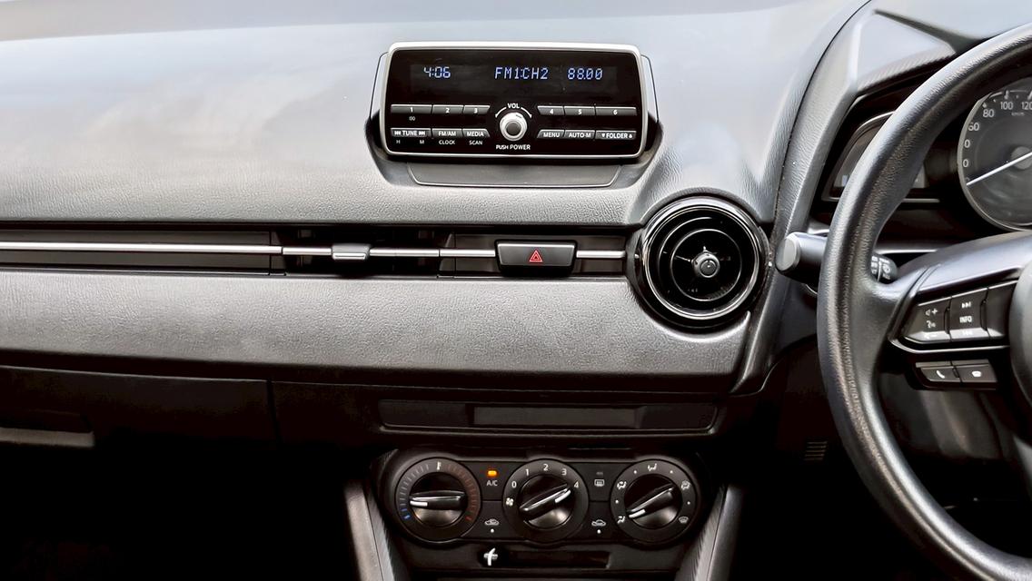 MAZDA 2 Sedan 1.3E 2020  13