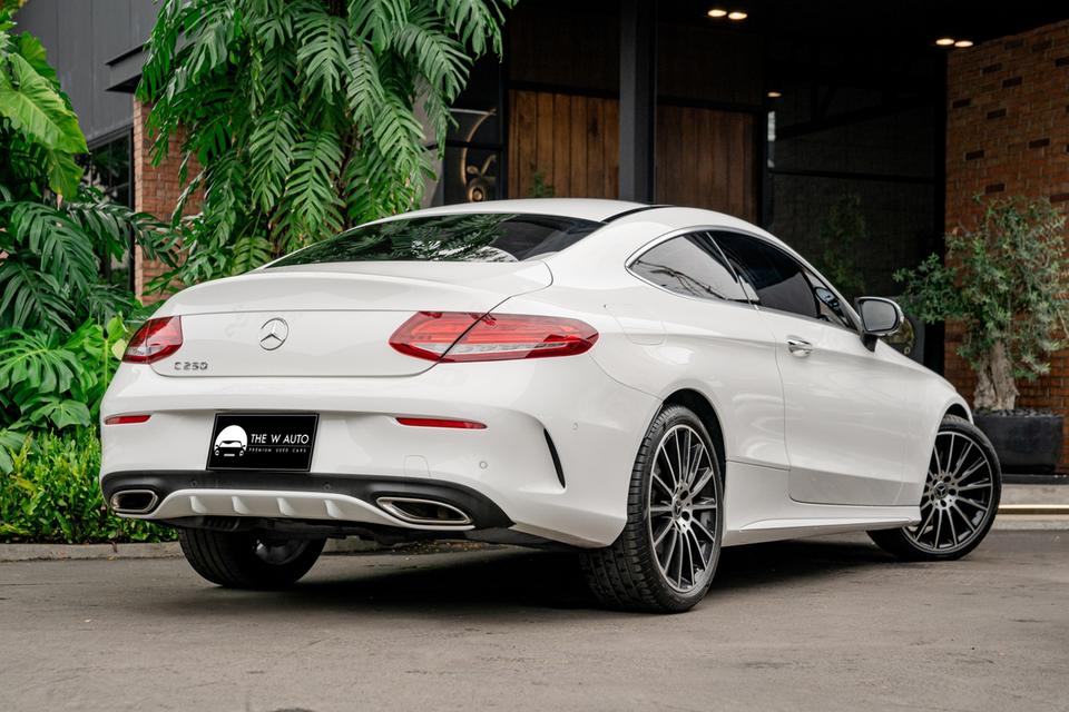 Mercedes-Benz C250 Coupe AMG Dynamic ปี 2018 📌 เข้าใหม่! 𝐁𝐞𝐧𝐳 𝐂𝟐𝟓𝟎 𝐂𝐨𝐮𝐩𝐞สีขาวเบาะแดงรุ่นตามหา สวยหรู 𝐅𝐮𝐥𝐥 𝐨𝐩𝐭𝐢𝐨𝐧💫 2