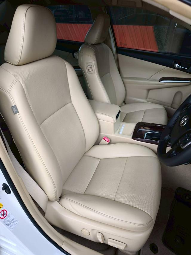 Toyota Camry 2.5 Hybrid Premium 11