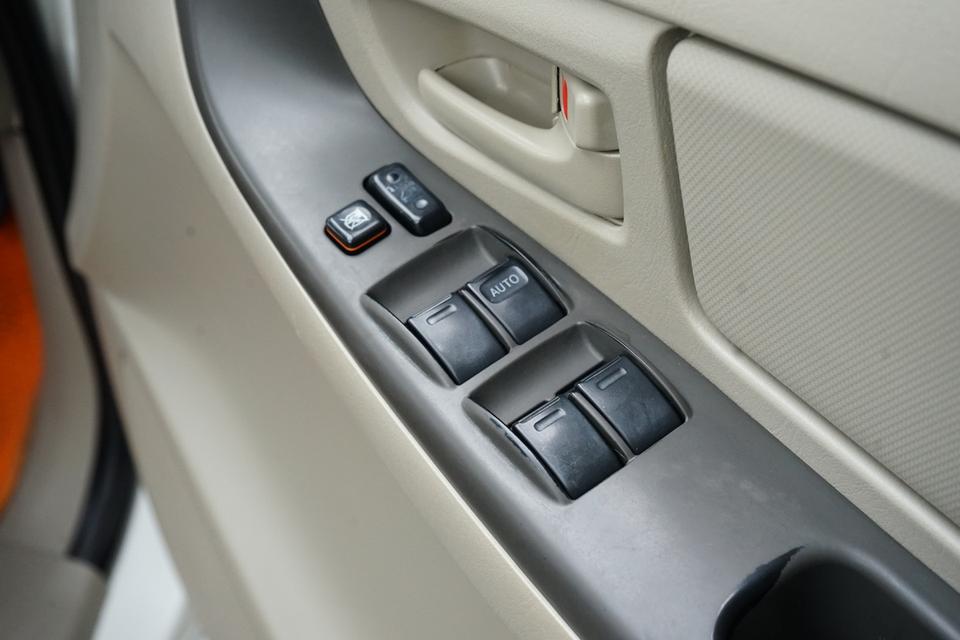 2012 TOYOTA INNOVA 2.0G  12