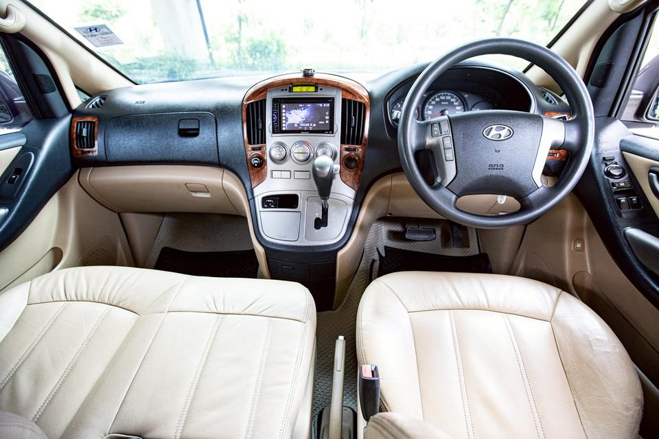 Hyundai H-1 ELITE 2.5 ดีเซล ปี 2014 สีน้ำตาล มือเดียวป้ายแดง  16