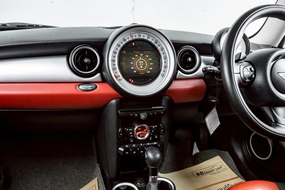 MINI COOPER 1.6 RHD SUNROOF (R56) 2011 13