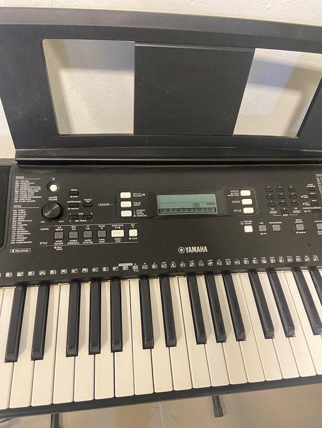 เครื่องดนตรีคีบอร์ด Yamaha PSR E373