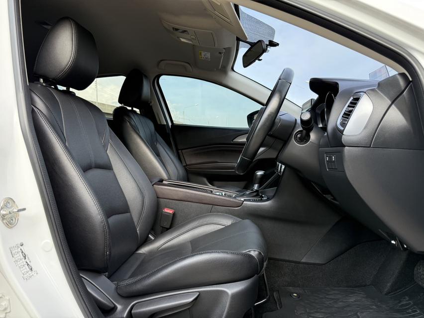 Mazda 3 2.0 S Sport ปี 17จด 18 11