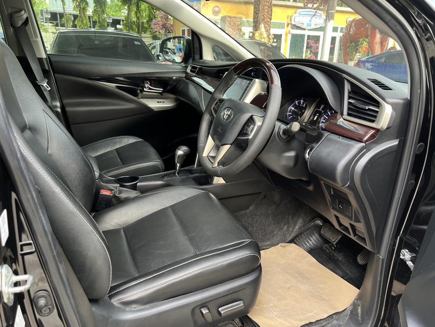 Toyota INNOVA 2.8 Crysta Premium  8