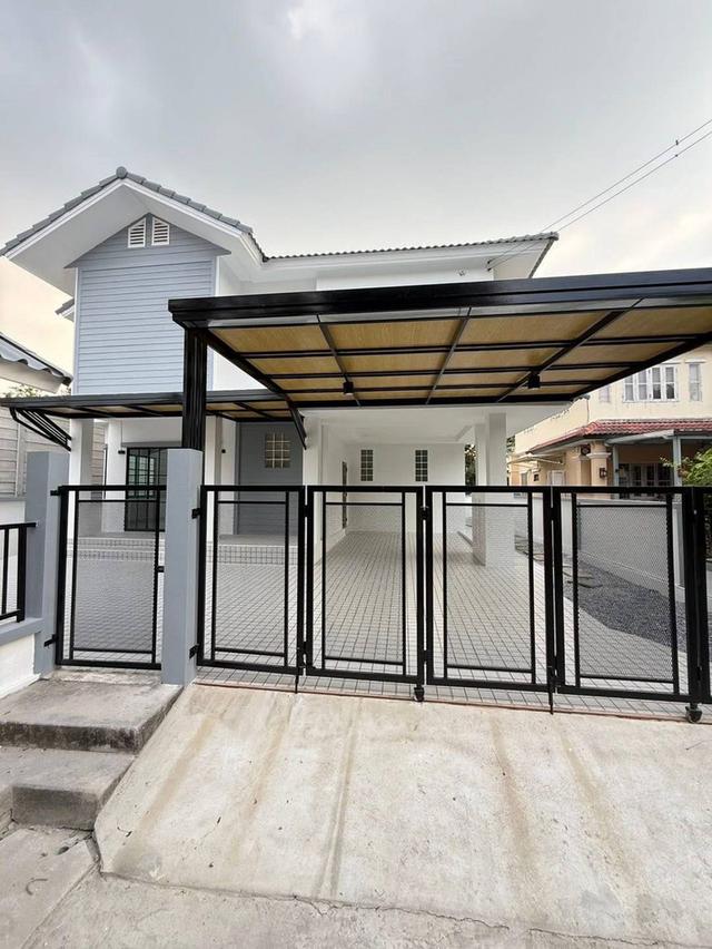 หมู่บ้านศิลปการพาร์ค3   ถนนบ้านกล้วย-ไทรน้อย บ้านเดี่ยว 2 ชั้น ตกแต่งใหม่พร้อมอยู่ หลังมุมถนนเมน สำหรับครอบครัวใหญ่ 1