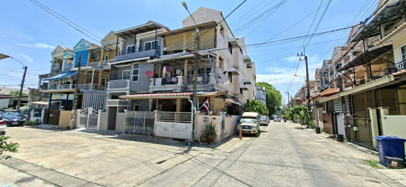 ขายทาวน์โฮม นวมินทร์ 111 แยก 1 (กรุงทอง 5) รีโนเวทใหม่ พร้อมอยู่ 2