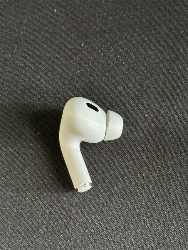 AirPods Pro 2 (เคส + หูฟังข้างซ้าย) รูปที่ 4