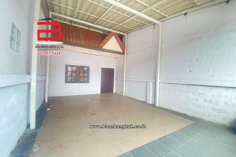 รูป ทาวน์เฮ้าส์ หมู่บ้าน ทรัพย์สำราญ เนื้อที่ 19 ตรว ถ.พหลโยธิน อ.คลองหลวง จ.ปทุมธานี 3