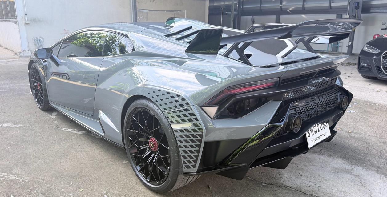 Lamborghini huracan STO รูปที่ 6