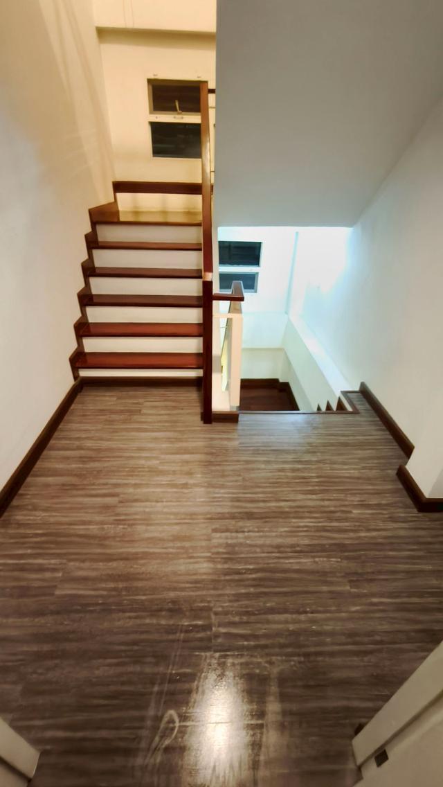 ขายทาวน์โฮม 3 ชั้น สไตล์บ้านเดี่ยว หลังมุม ทำเลศักยภาพ 18
