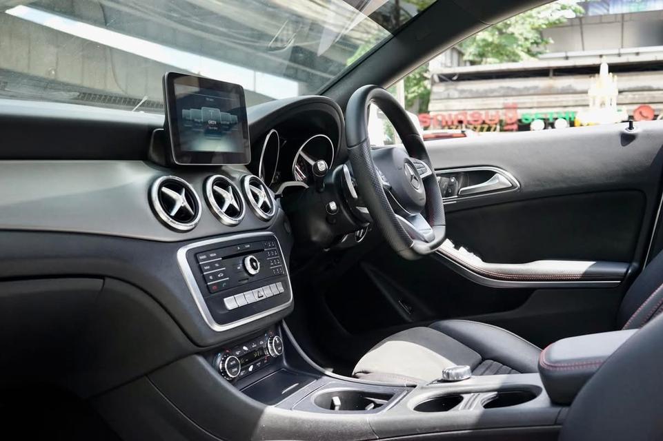 MERCEDES-BENZ CLA-CLASS CLA250 AMG Dynamic Faclift W117 ปี 2017 6