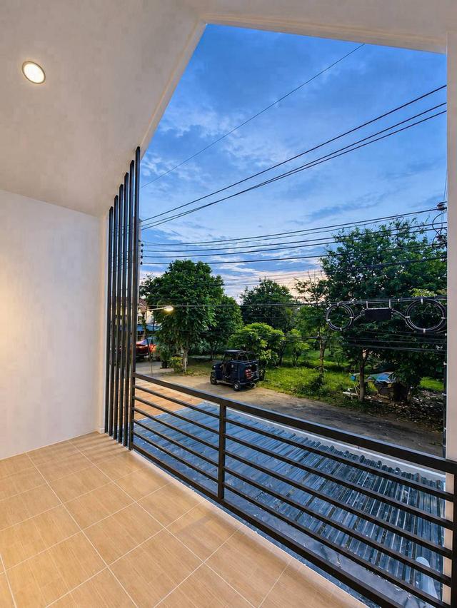 หมู่บ้านพร้อมจิตร บางใหญ่ ทาวน์เฮาส์ 2 ชั้น  ถนนเมน โครงการทำเลค้าขาย หน้าบ้านเป็นสวนสาธารณะ ด้านหลังติดทุ่งนารับลมเย็นๆ 16