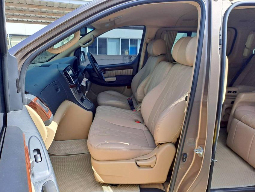 ปี 2017 HYUNDAI GRAND STAREX, 2.5 VIP (สีน้ำตาล) 10