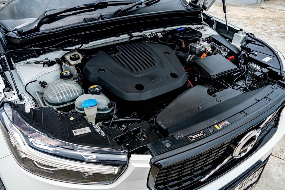 Volvo XC40 T5 Recharge R-Design 2022 สีขาว รูปที่ 7