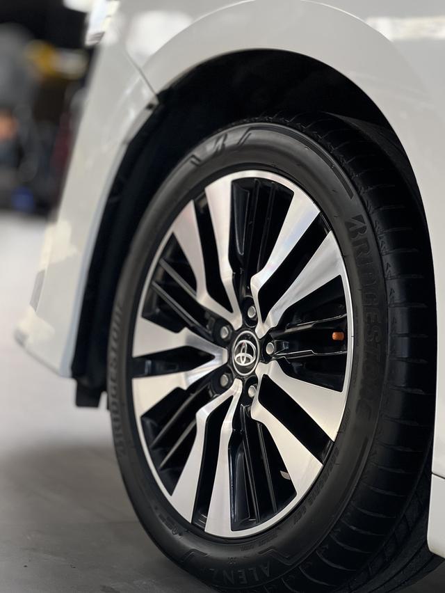 Toyota Vellfire 11