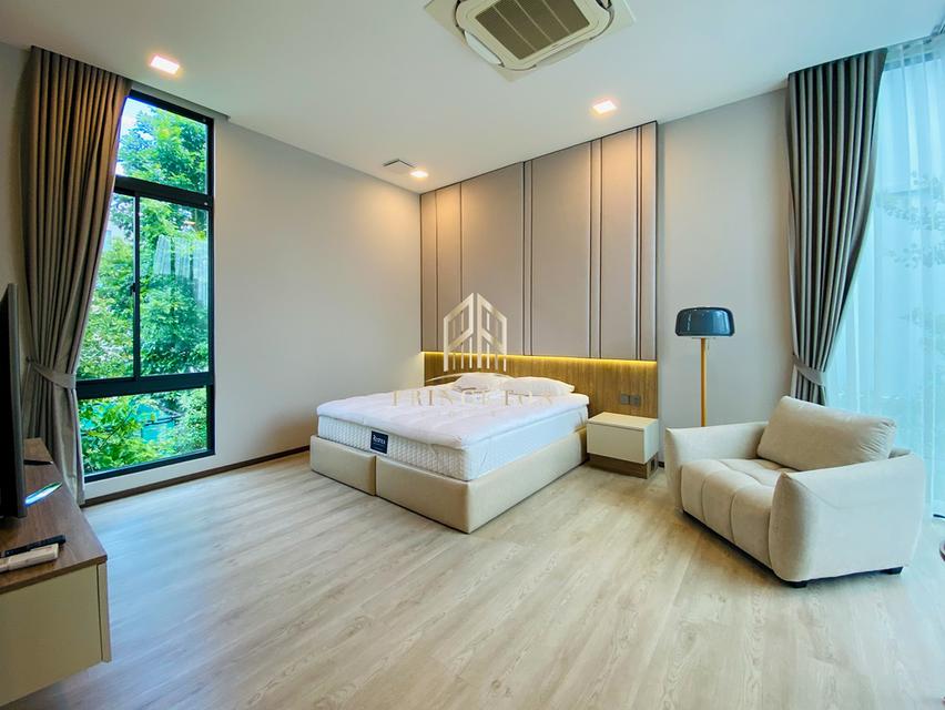 Vive Krungthep Kreetha next to Wellington School 13