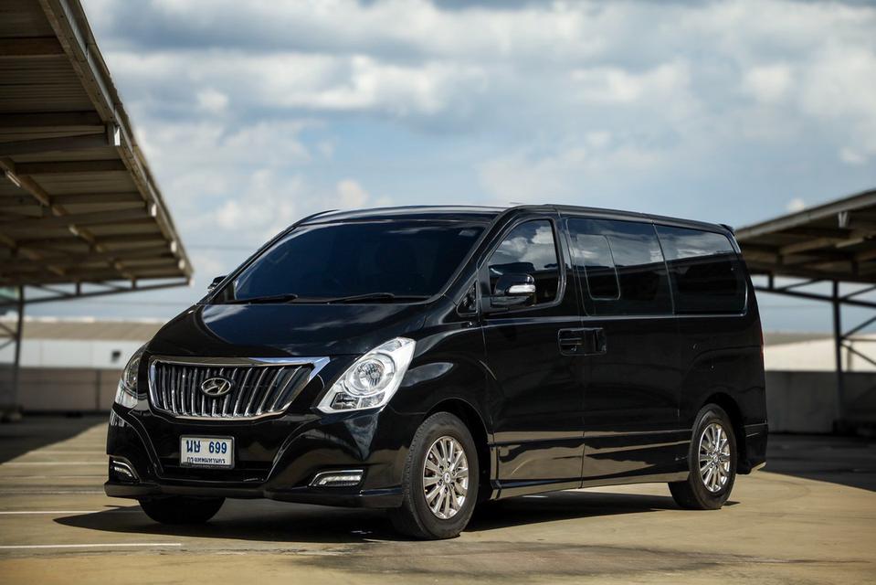 #HYUNDAI #H1 2.5 ELITE ปี 2017 จดทะเบียน 2019 สี ดำ เกียร์ ออโต้ ( เลขไมล์วิ่งเพียง 148,635 km ) จัดโปรสุดพิเศษ ราคา 599,000 บาท เท่านั้น