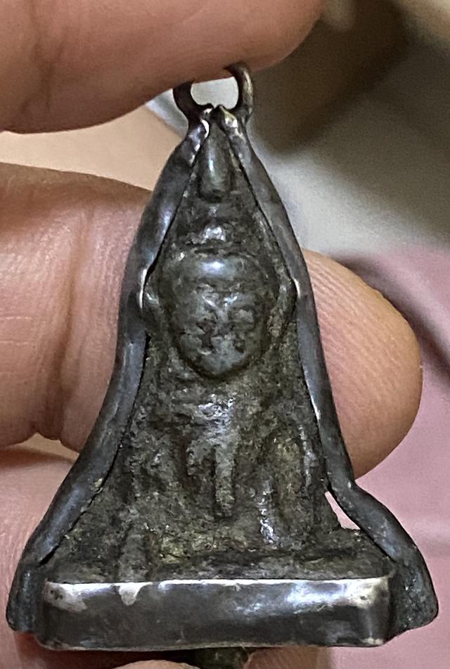 พระกรุ เนื้อชิน เลี่ยมเงินโบรณ