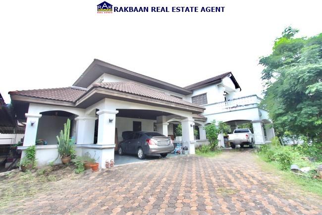 ขายบ้านลดาวัลย์ ปิ่นเกล้า 267 ตร.ว. หลังมุม 5 นอน 4 น้ำ 1 ห้องเมท จอดรถ 6 คัน 1