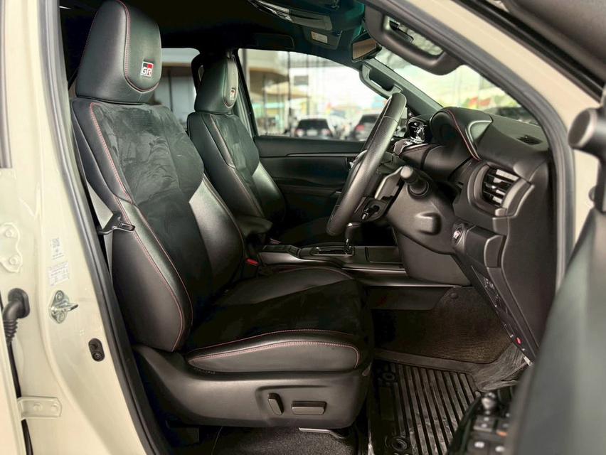 ปี 2022 TOYOTA FORTUNER, 2.8 GR SPORT BLACK TOP 4WD โฉม ปี15-ปัจจุบัน สีขาว ไมล์แท้ 44,313 9