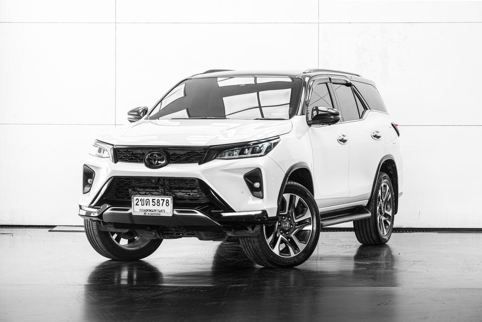 TOYOTA FORTUNER 2.8LEGENDER BLACKTOP 4WD A/T สี ขาว-ดำ ปี 2021