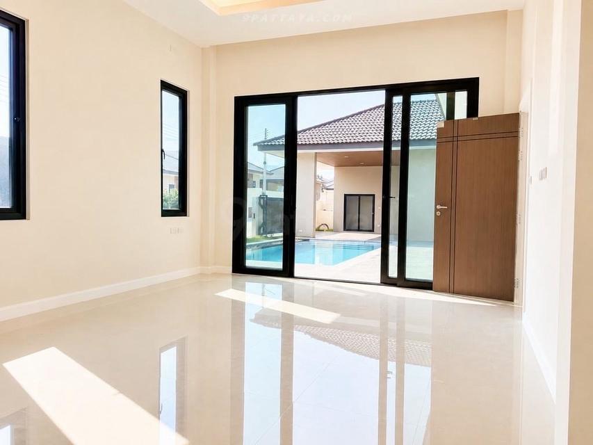 For Sale — Exclusive Luxury Pool Villa at Garden Villa 9, PattayaBrand-new luxury private pool villa for sale at Garden Villa 9, Pattaya. Designed 3