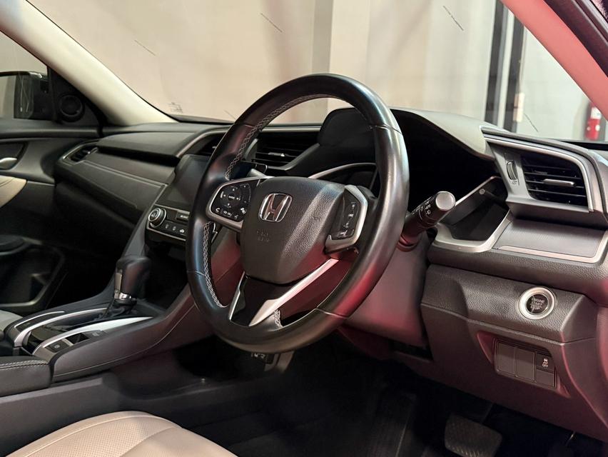 2017 HONDA CIVIC FC 1.8 EL รถมือเดียวออกป้ายแดง รถวิ่งน้อย เข้าศูนย์ทุกระยะ ไม่เคยมีอุบัติเหตุครับ 10