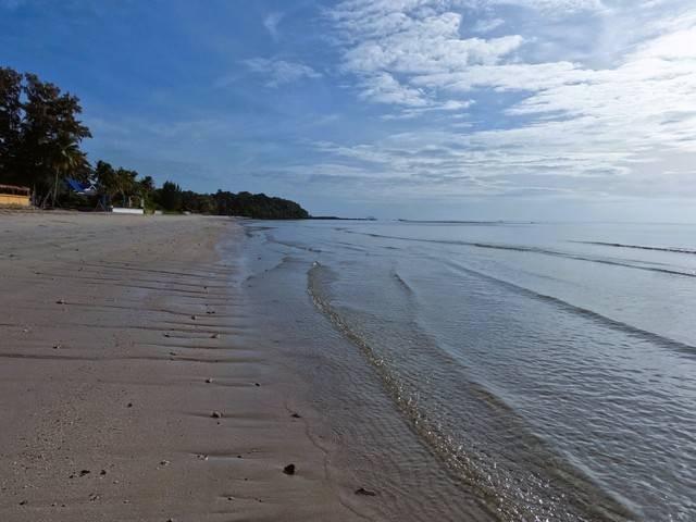 หาที่สวยวิวดีเงื่อนไขสบาย ขายที่ดินริมหาดสะพลีทรายขาวน้ำใสคราม สวยงามวิวทะเลธรรมชาติสุดสุด ปะทิวใกล้หาดสวยทุ่งวัวแล่น 2
