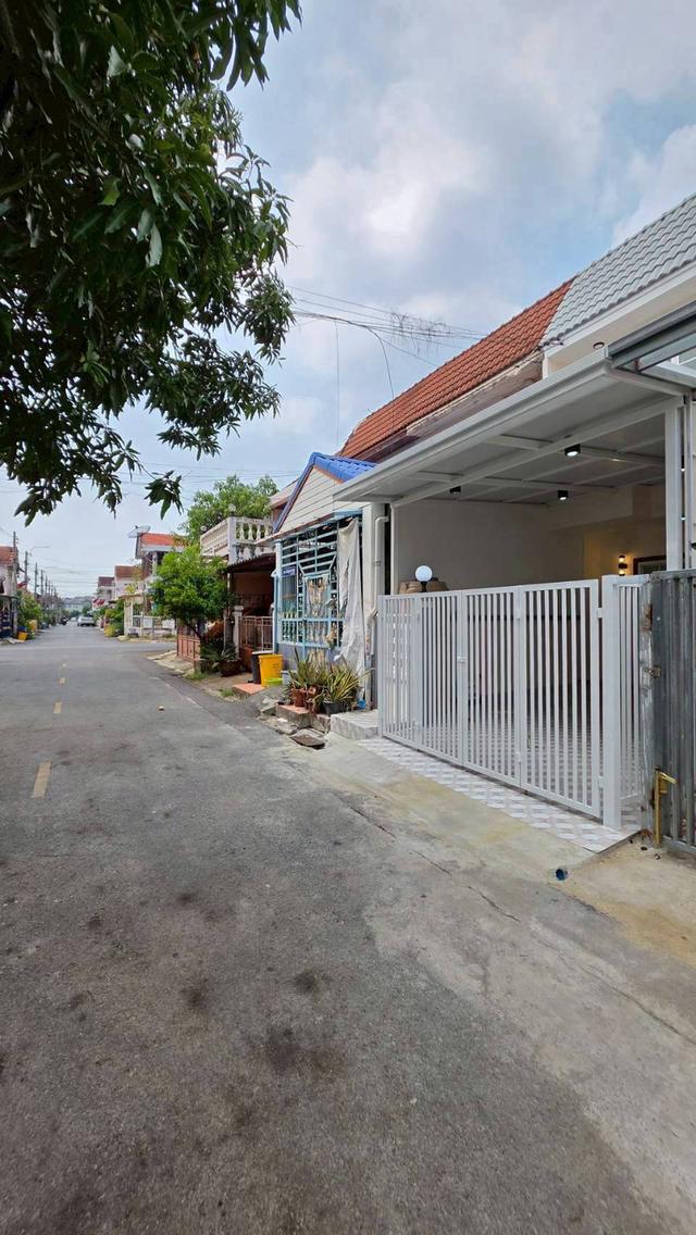 หมู่บ้านบัวทอง3 ใกล้เซ็นทรัลเวสเกตทาวน์เฮ้าส์ 2 ชั้น #หมู่บ้านบัวทอง3 ทำเลดี ติดสถานีรถไฟ - คลองบางไผ่ 3